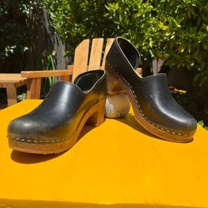 Sandgrens Black Brett Clogs Dark Wood Sole